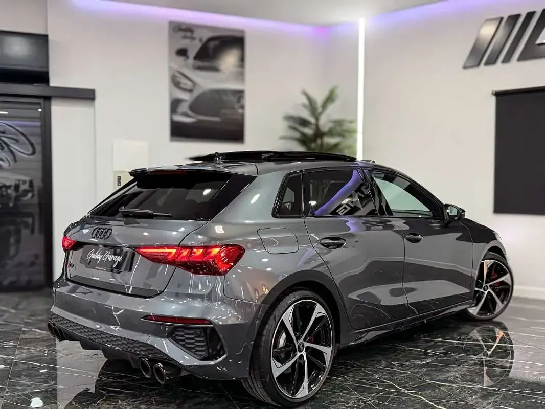 Usado Audi S3 Sportback Ambiente 310 CV (228 kW) 2021 Gris Utilitario