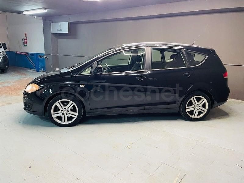 Usado Seat Altea XL I-Tech 105 CV (77 kW) 2014 Negro Monovolumen