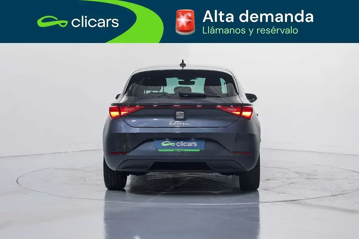 Usado Seat Leon Style 116 CV (85 kW) 2022 Gris Utilitario