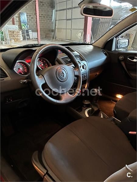 Usado Renault Mégane II Dynamique 115 CV (84 kW) 2002 Rojo Berlina