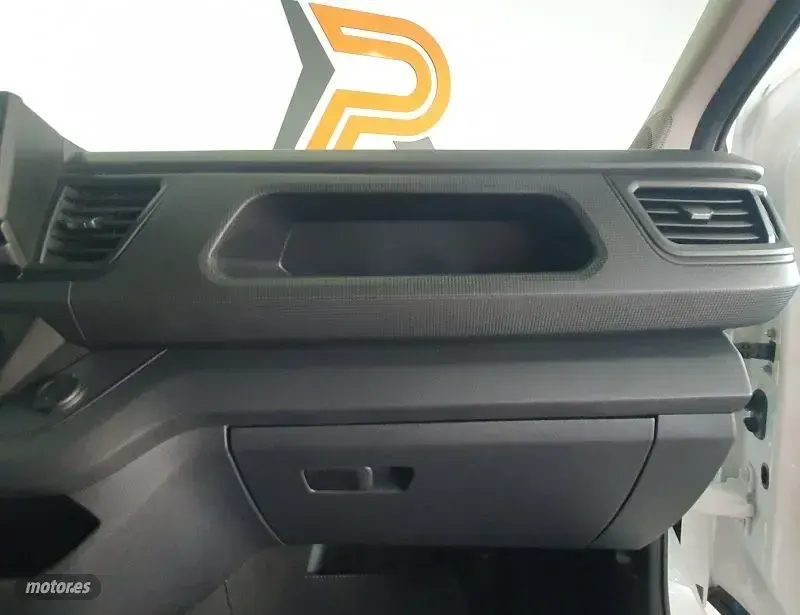 Usado Renault Trafic 110 CV (80 kW) 2022 Blanco Monovolumen