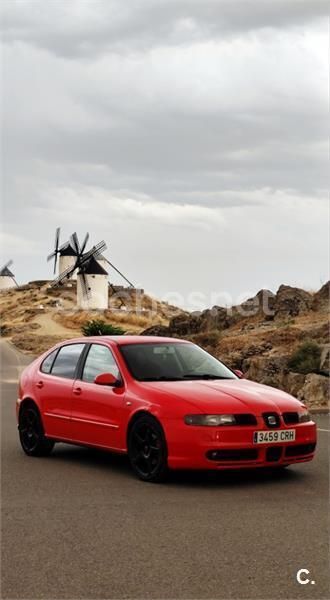 Rojo Usado 2004 Seat Leon Sport Berlina | 3500 € (Precio justo) - Imagen 1/4