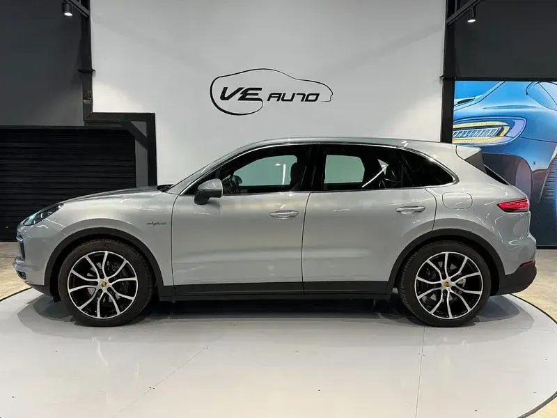 Usado Porsche Cayenne E-Hybrid 462 CV (339 kW) 2021 Gris / plata SUV