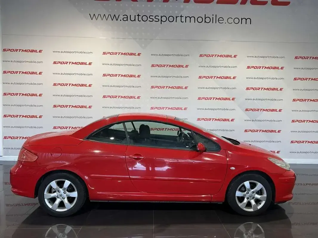 Usado Peugeot 307 CC 109 CV (80 kW) 2007 Rojo Descapotable