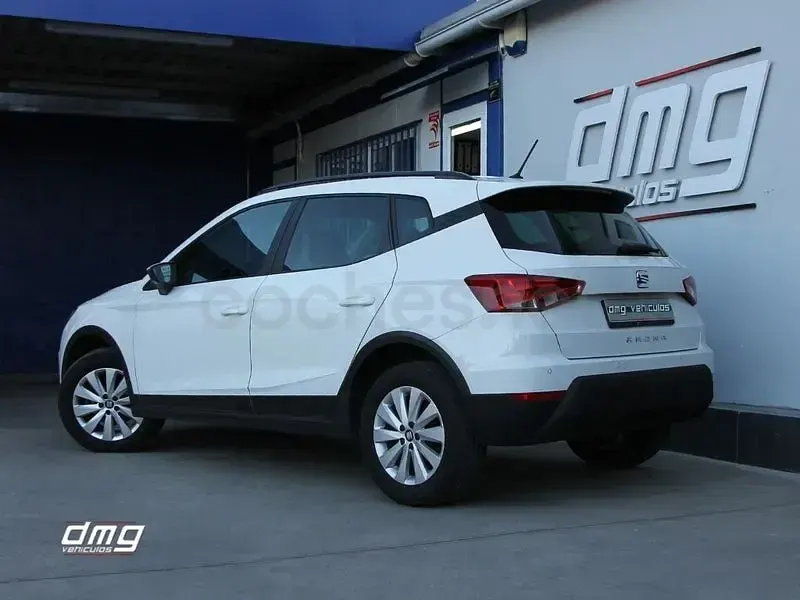 Usado Seat Arona Ecomotive 95 CV (69 kW) 2018 Blanco SUV