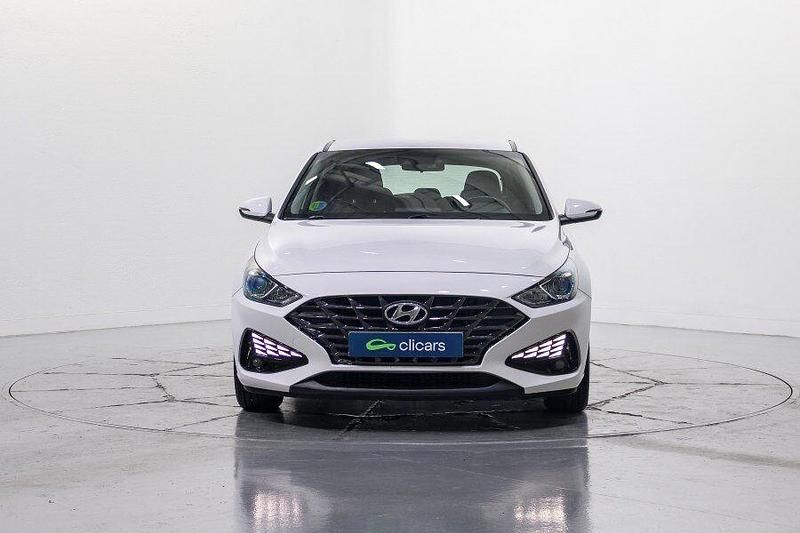 Usado Hyundai i30 120 CV (88 kW) 2022 Blanco Berlina
