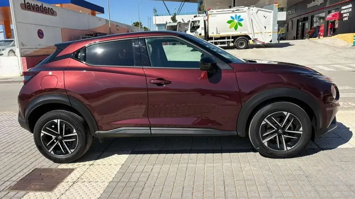 Usado Nissan Juke N-Connecta 113 CV (83 kW) 2025 Burdeos SUV