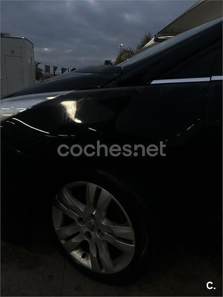 Usado Peugeot 5008 Allure 150 CV (110 kW) 2013 Negro Monovolumen