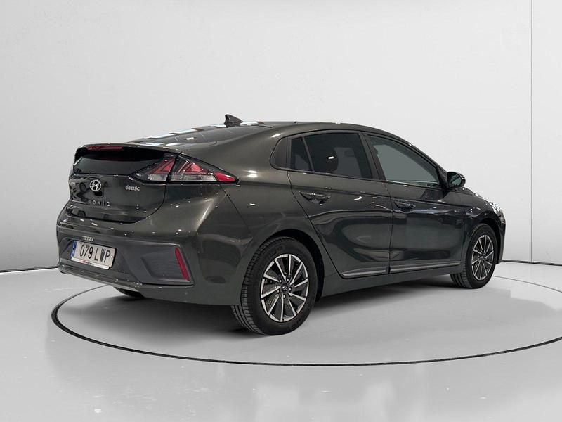 Usado Hyundai Ioniq 100 kW (137 CV) 2022 Gris Utilitario
