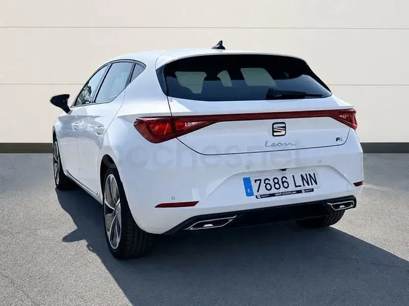 Usado Seat Leon FR 130 CV (95 kW) 2021 Blanco Berlina
