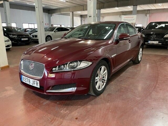 Usado Jaguar XF Luxury 200 CV (147 kW) 2015 Rojo Berlina