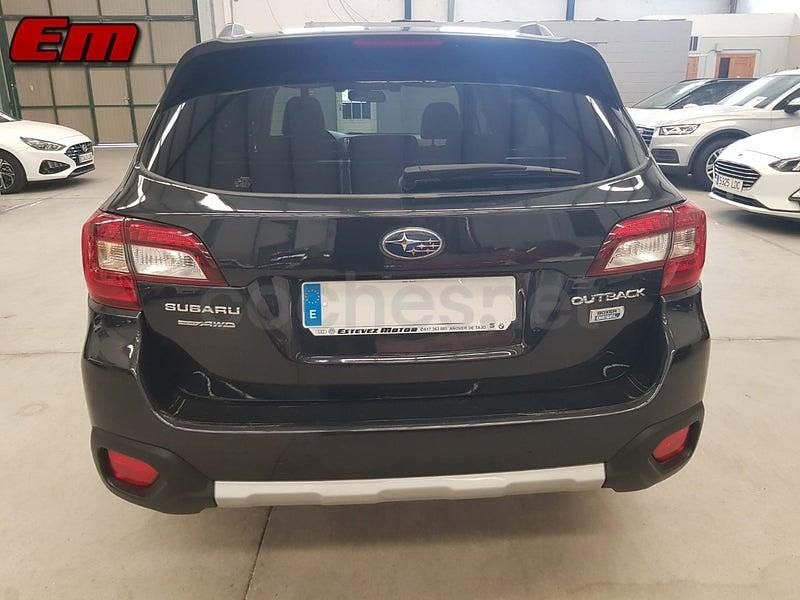 Usado Subaru Outback 150 CV (110 kW) 2015 Negro Familiar
