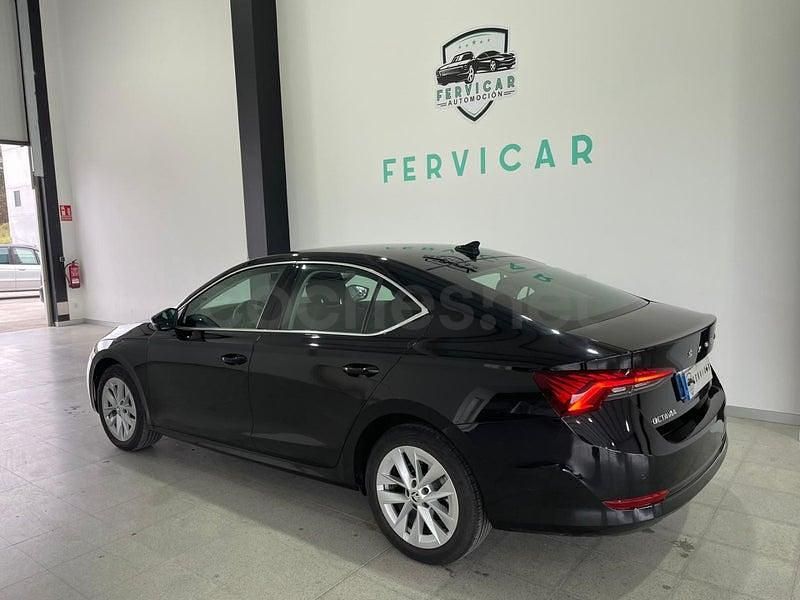 Usado Skoda Octavia Selection 115 CV (84 kW) 2022 Negro Berlina