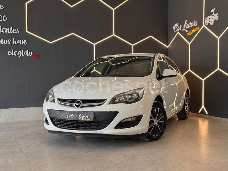 Usado Opel Astra Excellence 140 CV (102 kW) 2013 Blanco Berlina