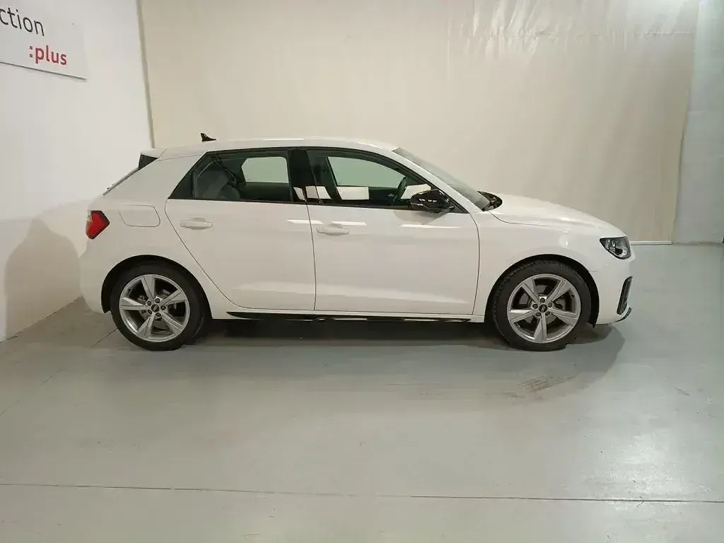 Käytetty Audi A1 Advanced Plus 116 HP (85 kW) 2025 Valkoinen Katumaasturi