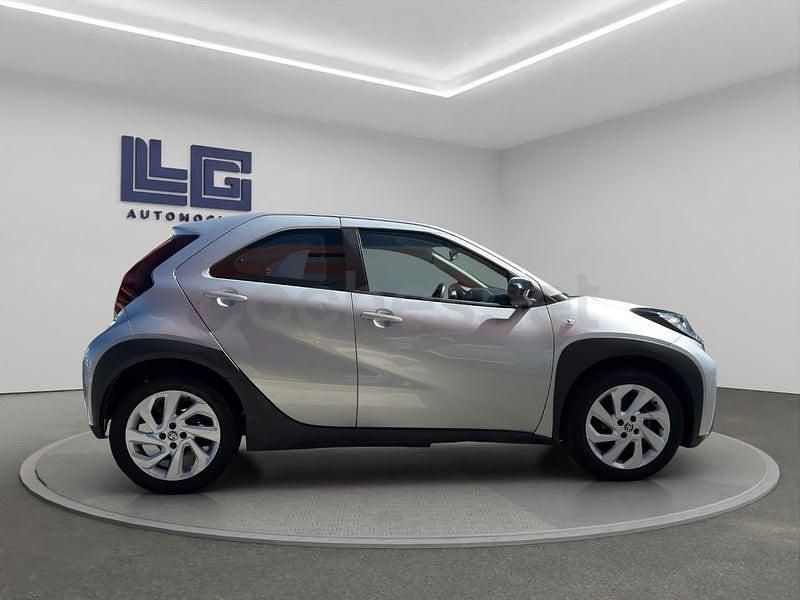 Usado Toyota Aygo X Play 72 CV (52 kW) 2022 Gris / plata SUV