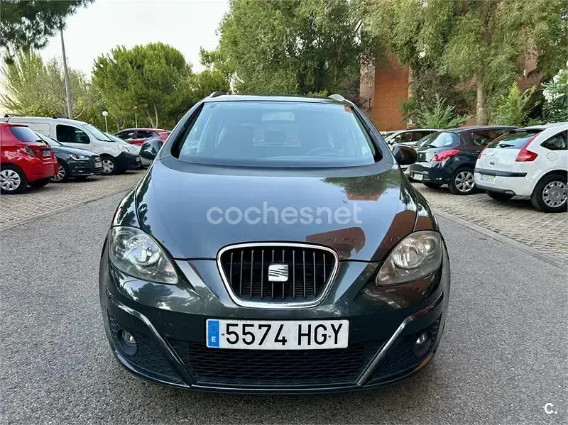 Usado Seat Altea XL Style 105 CV (77 kW) 2011 Negro Monovolumen