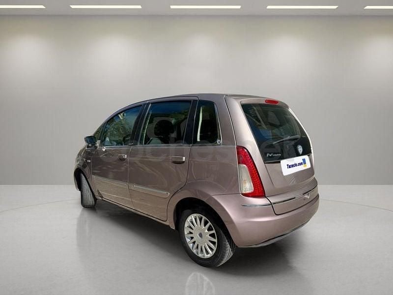 Usado Lancia Musa 100 CV (73 kW) 2009 Gris / plata Monovolumen