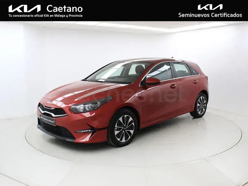 Usado Kia Ceed 101 CV (74 kW) 2024 Verde Utilitario