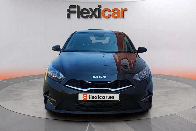 Usado Kia Ceed 136 CV (100 kW) 2023 Negro Utilitario