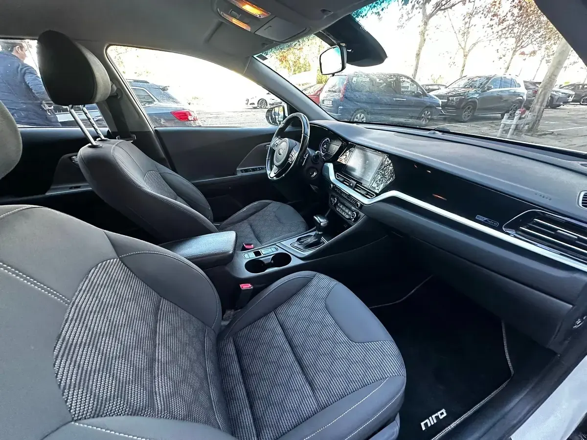 Usado Kia Niro 141 CV (103 kW) 2021 Blanco SUV