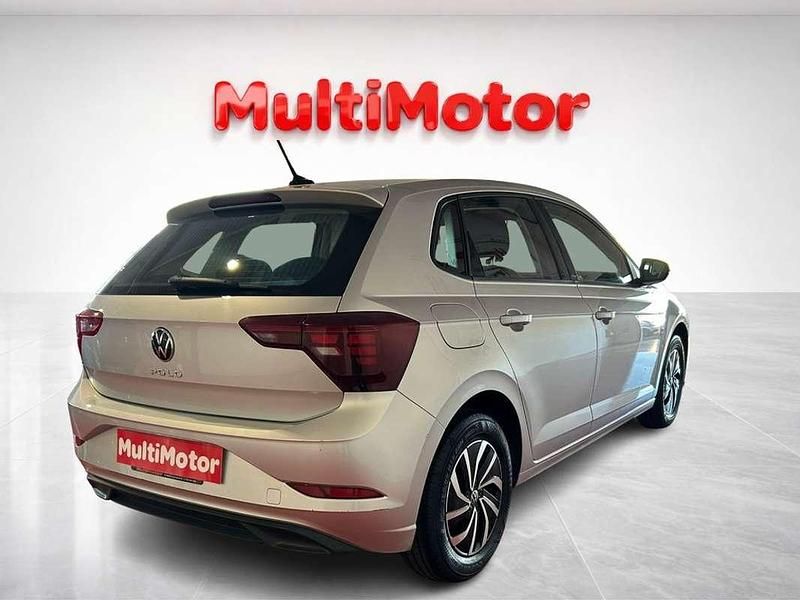 Usado VW Polo Life 95 CV (69 kW) 2023 Gris Utilitario