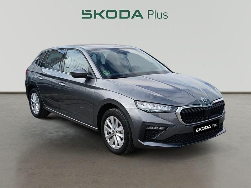 Usado Skoda Scala Selection 115 CV (84 kW) 2024 Gris Utilitario