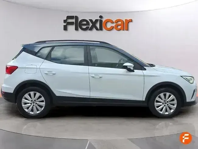 Usado Seat Arona Style 110 CV (80 kW) 2022 Blanco SUV
