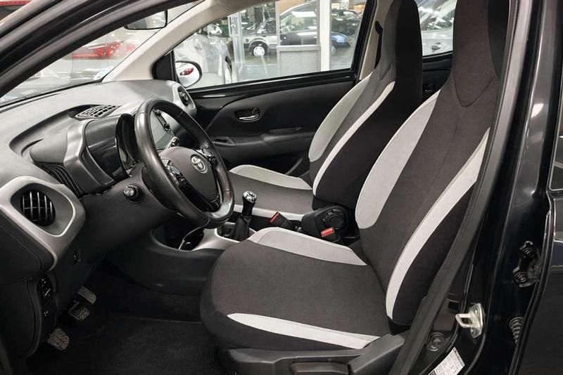 Usado Toyota Aygo X-clusiv 69 CV (50 kW) 2017 Negro Utilitario