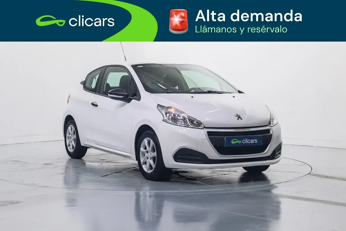Usado Peugeot 208 Access 82 CV (60 kW) 2017 Blanco Utilitario