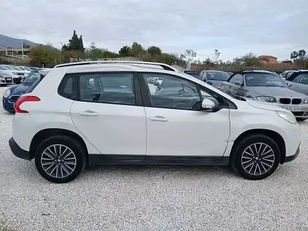Usado Peugeot 2008 Access 82 CV (60 kW) 2015 Blanco SUV