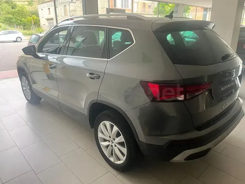 Usado Seat Ateca Style 150 CV (110 kW) 2022 Gris / plata SUV