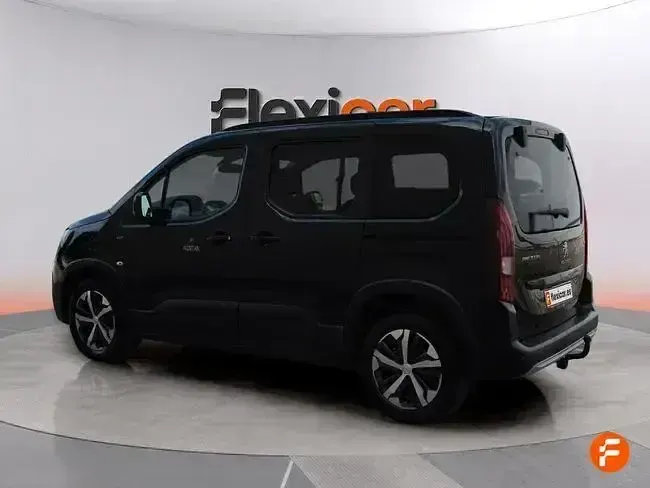 Usado Peugeot Rifter GT 130 CV (95 kW) 2023 Negro Monovolumen