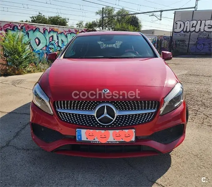 Usado Mercedes A180 122 CV (89 kW) 2018 Rojo Berlina