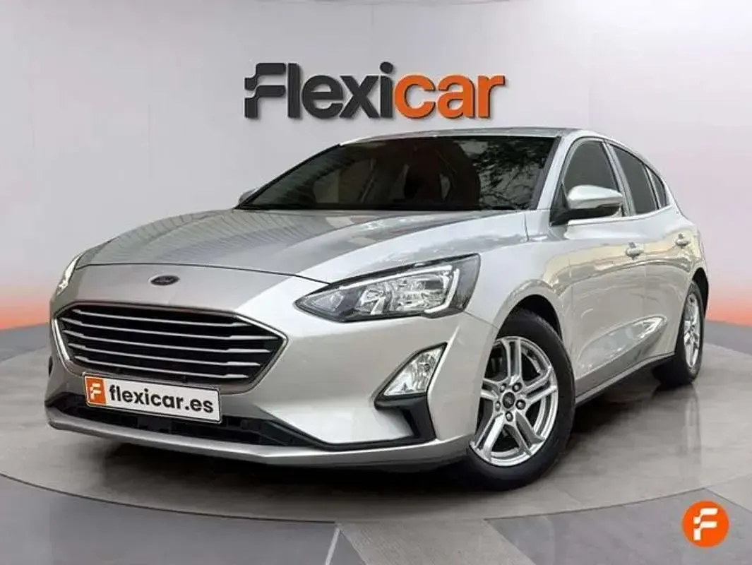 Usado Ford Focus Trend 95 CV (69 kW) 2020 Gris Utilitario