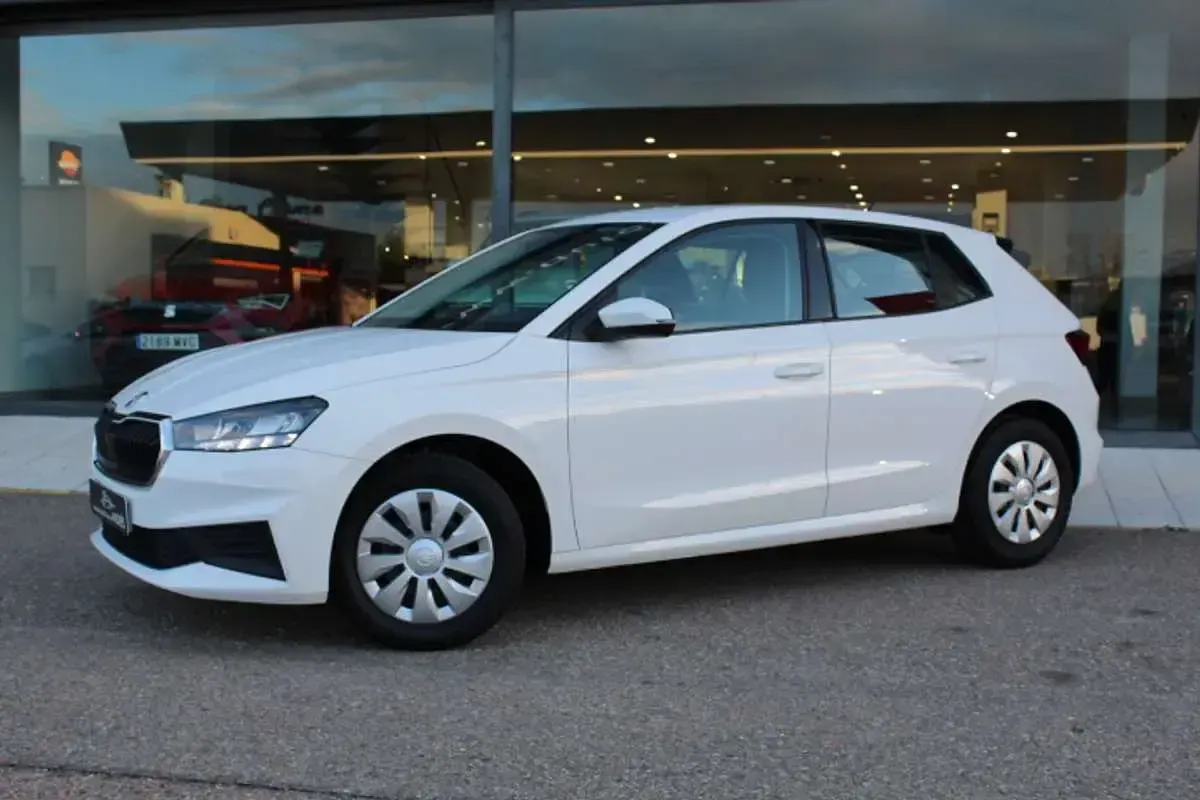 Usado Skoda Fabia Selection 80 CV (58 kW) 2023 Blanco Utilitario