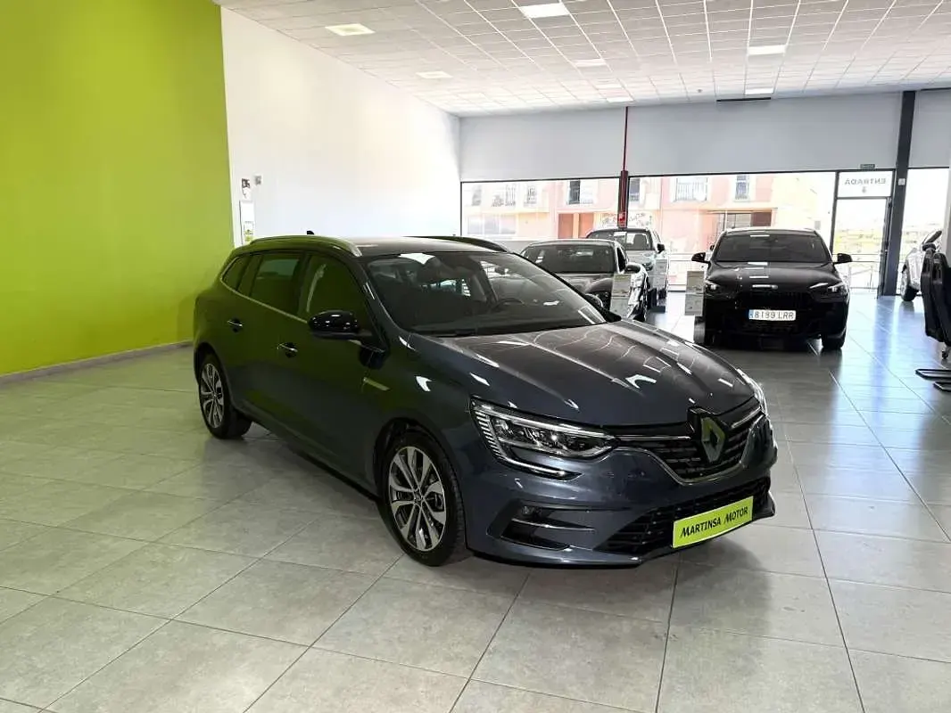 Usado Renault Mégane GrandTour Techno 140 CV (102 kW) 2024 Gris Familiar