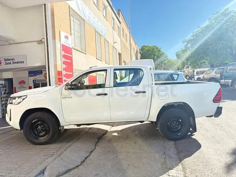 Usado Toyota HiLux 150 CV (110 kW) 2023 Blanco Pickup/Camioneta