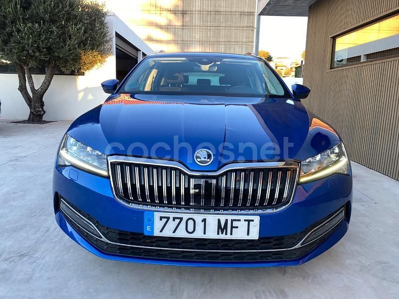 Usado Skoda Superb Ambition 150 CV (110 kW) 2023 Azul Familiar