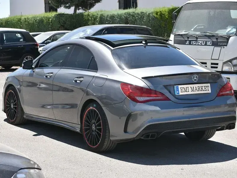 Usado Mercedes CLA220 AMG line 177 CV (130 kW) 2014 Gris / plata Berlina
