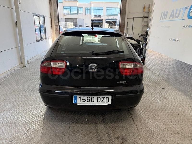 Usado Seat Leon 100 CV (73 kW) 2006 Negro Utilitario