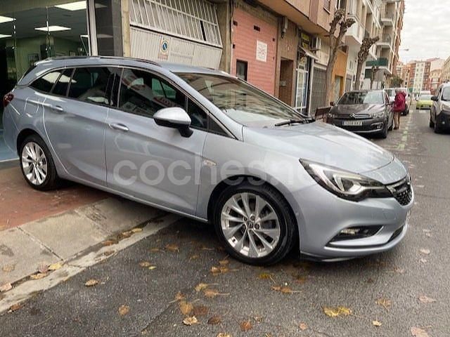Usado Opel Astra Excellence 150 CV (110 kW) 2017 Gris / plata Familiar
