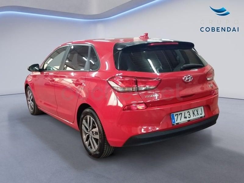 Usado Hyundai i30 120 CV (88 kW) 2019 Rojo Berlina