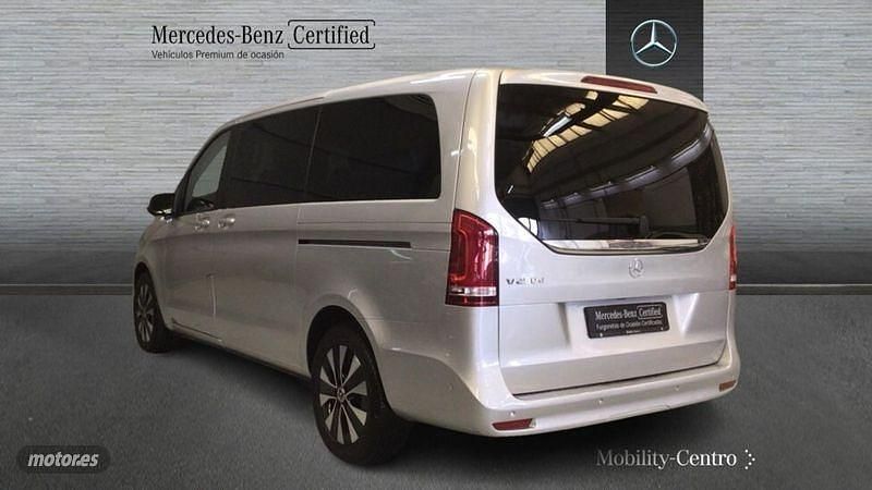 Usado Mercedes V250 2023 Plateado Monovolumen