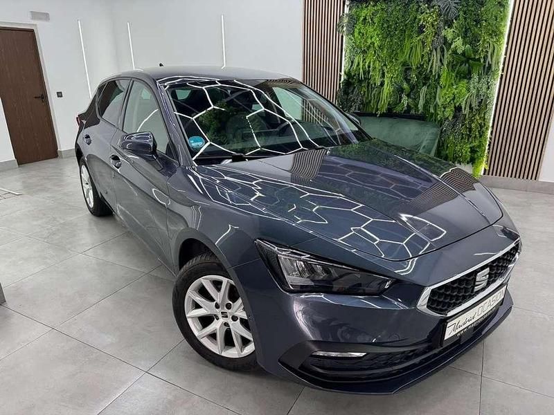 Usado Seat Leon Style 150 CV (110 kW) 2021 Gris Utilitario