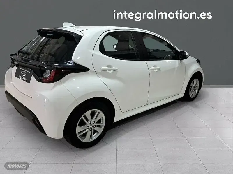 Usado Toyota Yaris Edition 125 CV (91 kW) 2024 Blanco Berlina