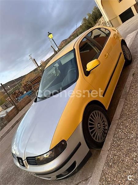 Usado Seat Leon Sport 110 CV (80 kW) 2000 Amarillo Berlina