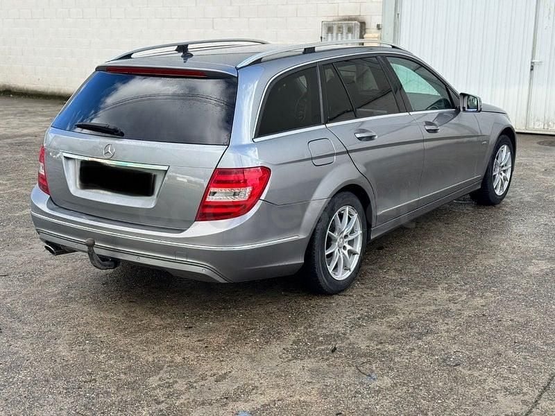 Usado Mercedes C220 Avantgarde 170 CV (125 kW) 2013 Gris / plata Familiar