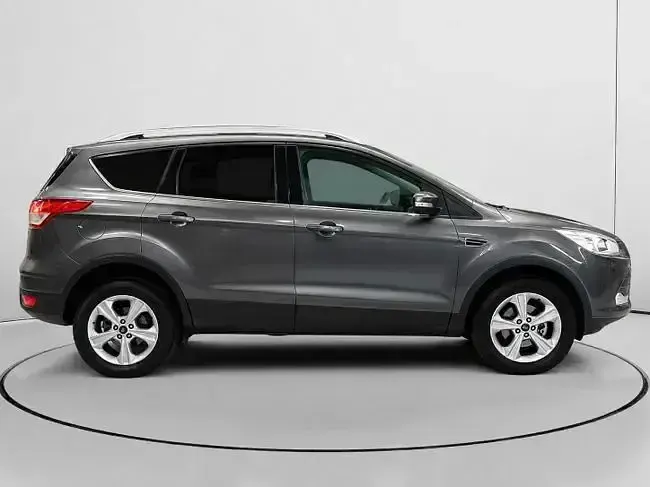 Usado Ford Kuga Trend 150 CV (110 kW) 2016 Gris SUV