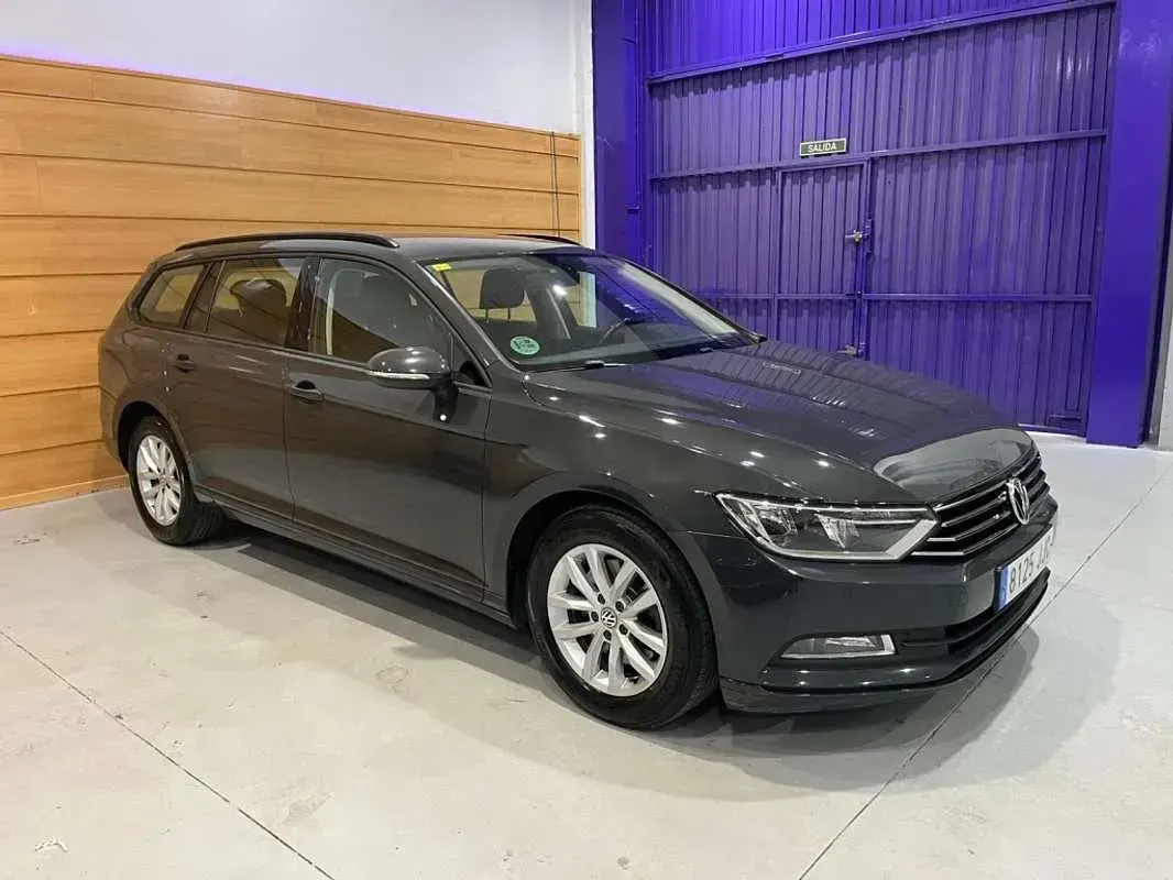 Usado VW Passat Edition 120 CV (88 kW) 2015 Gris Familiar